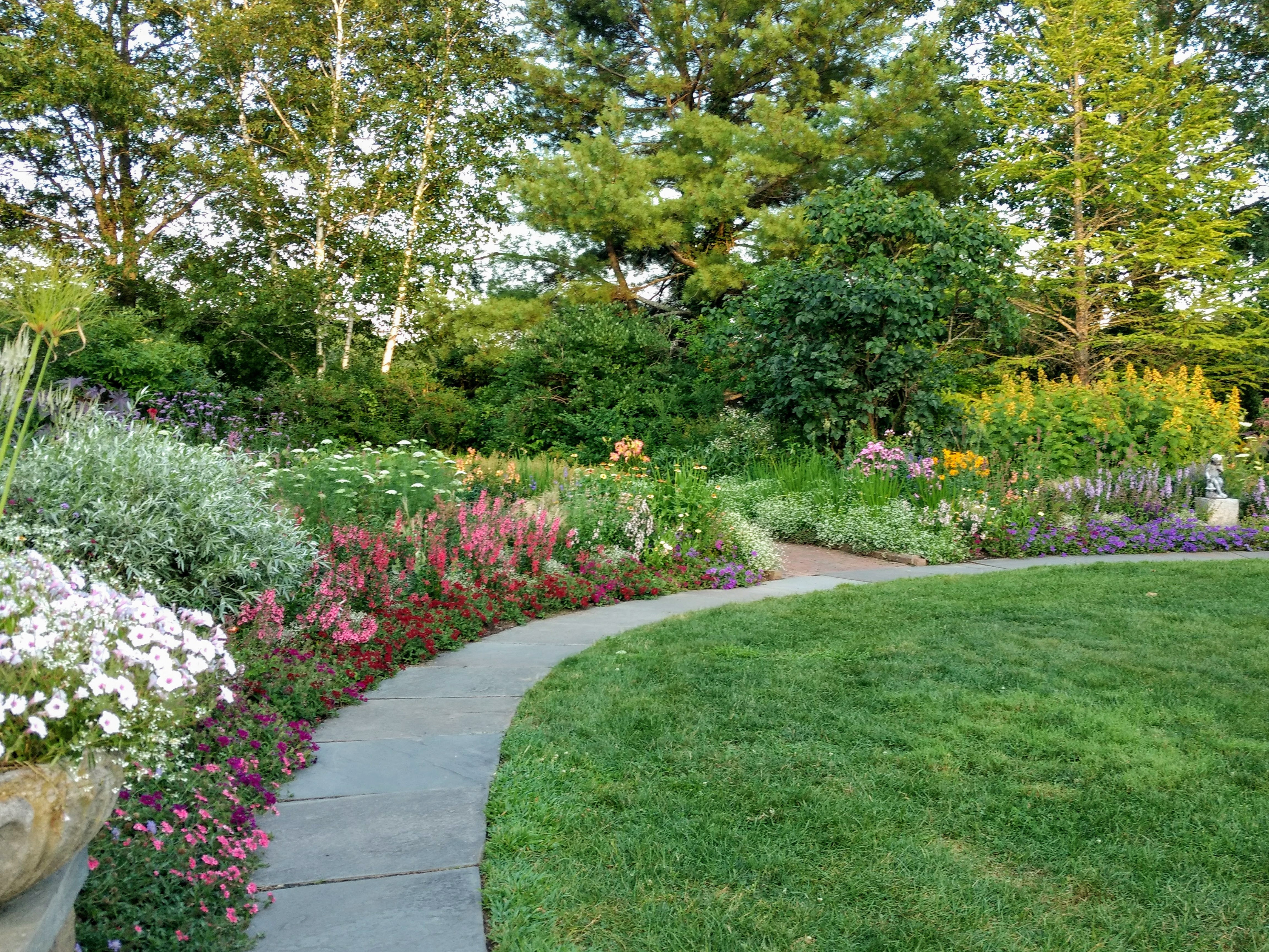 Благоустройство участка частного дома в Старом Осколе и Белгородской области